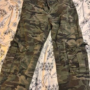 SHEIN Men's Green Camouflage Cargo Pants
